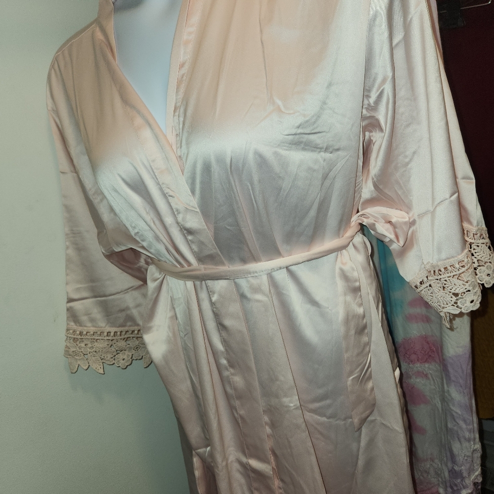 New Women Satin robe - Picture 2 of 4